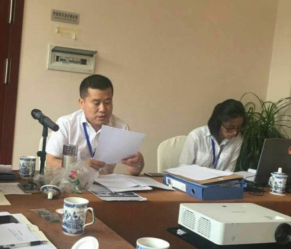 總經(jīng)理主持會議.jpg